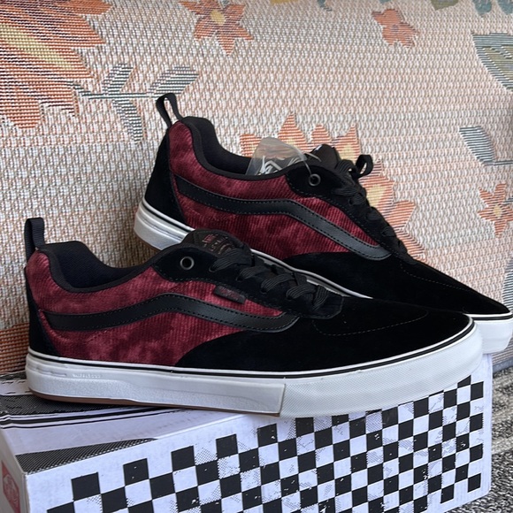 Vans Men’s Kyle Walker
Corduroy Tie-Dye/Black/White
VN0A5JIEX4C
Sneakers - Picture 8 of 16